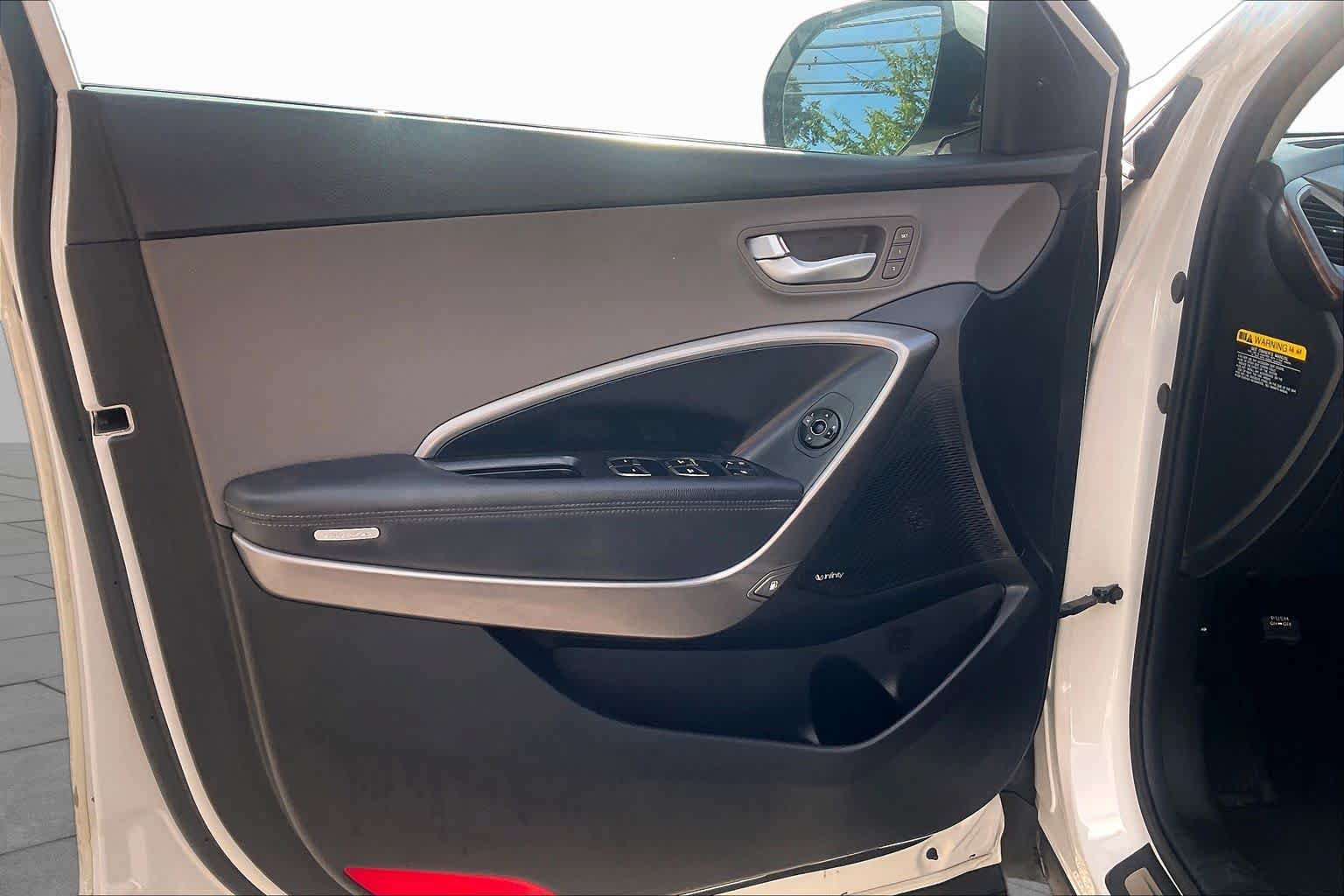 Used 2017 Hyundai Santa Fe Limited FWD image 19