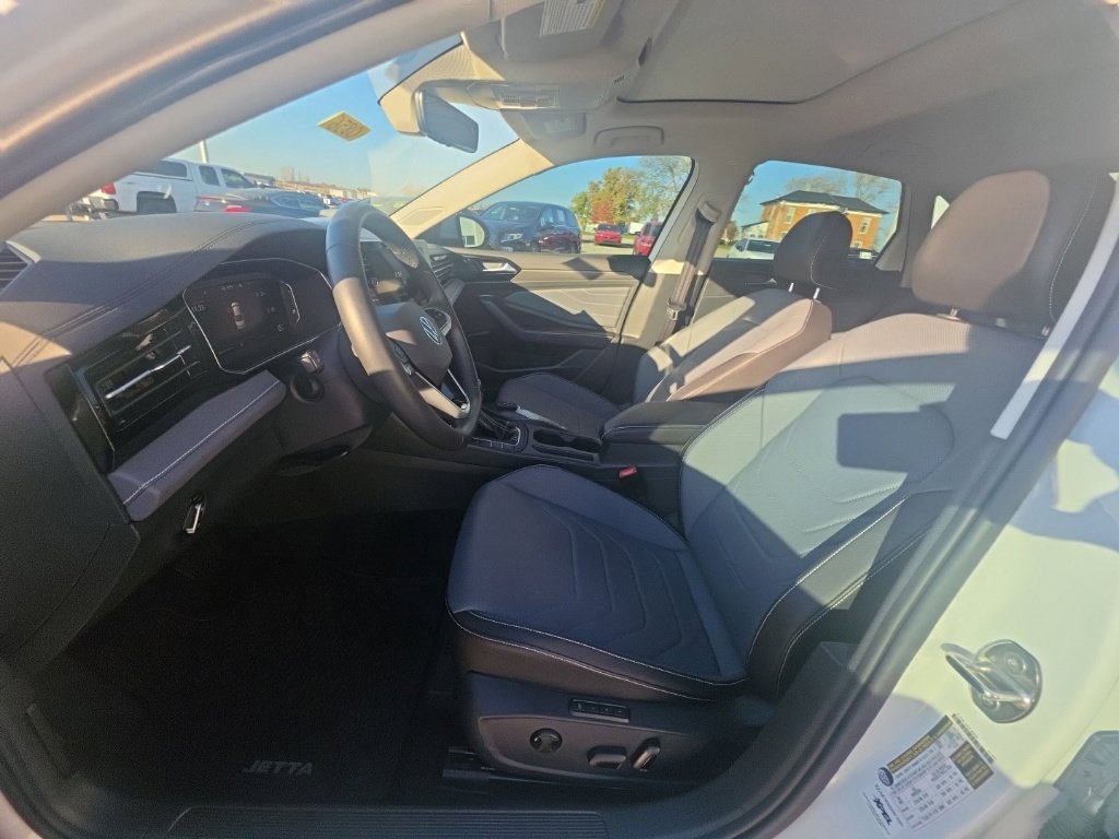 Used 2026 Volkswagen Jetta SEL FWD image 13