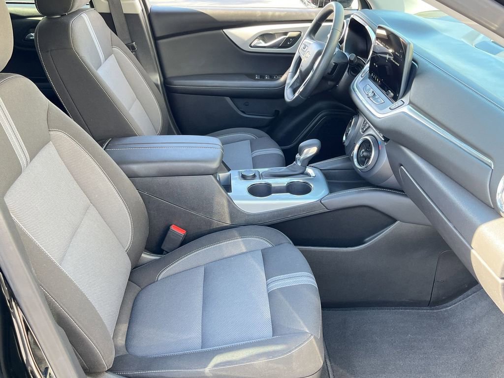 Used 2025 Chevrolet Blazer LT image 30