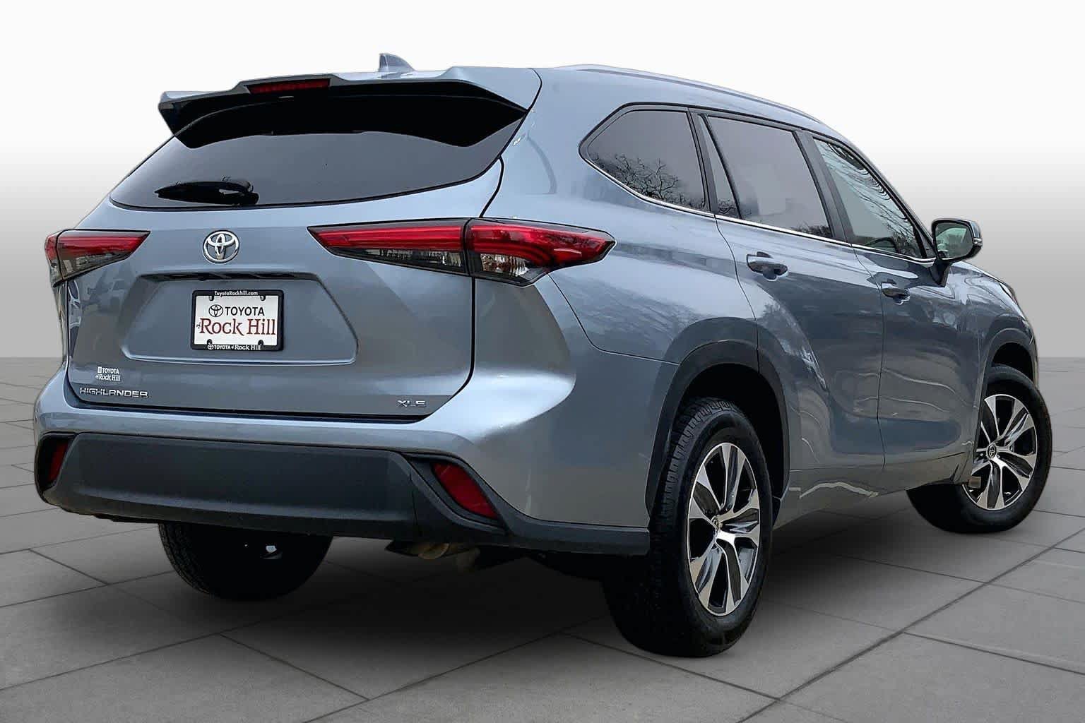Used 2023 Toyota Highlander XLE FWD image 13