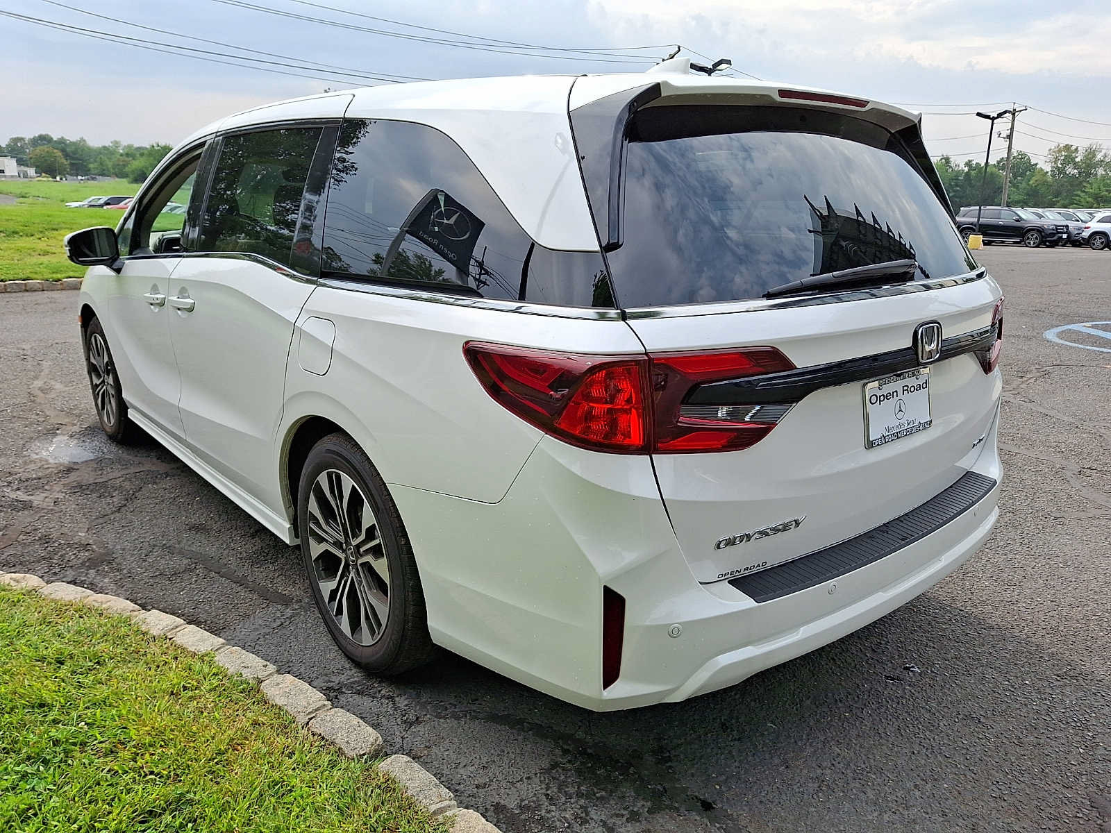 Used 2025 Honda Odyssey Elite image 4