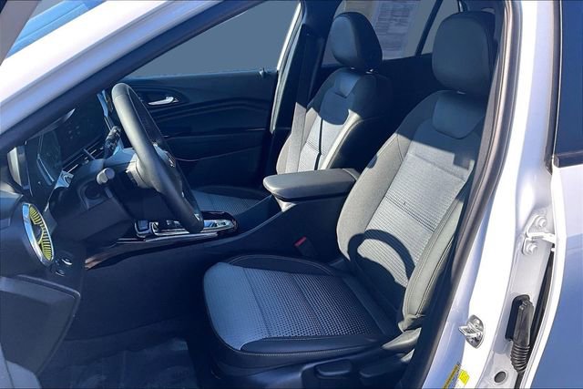 Used 2025 Chevrolet Trax LT w/ Driver Confidence Package image 24