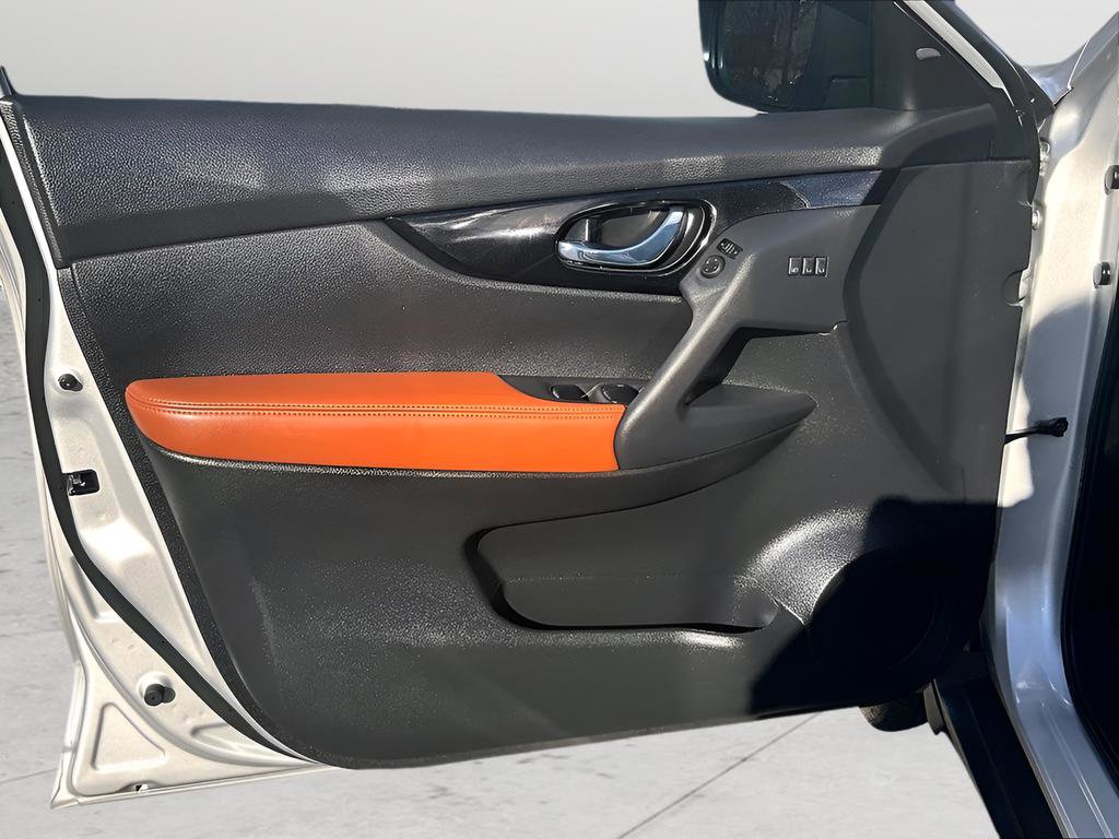 Used 2018 Nissan Rogue SL w/ Premium Package image 22