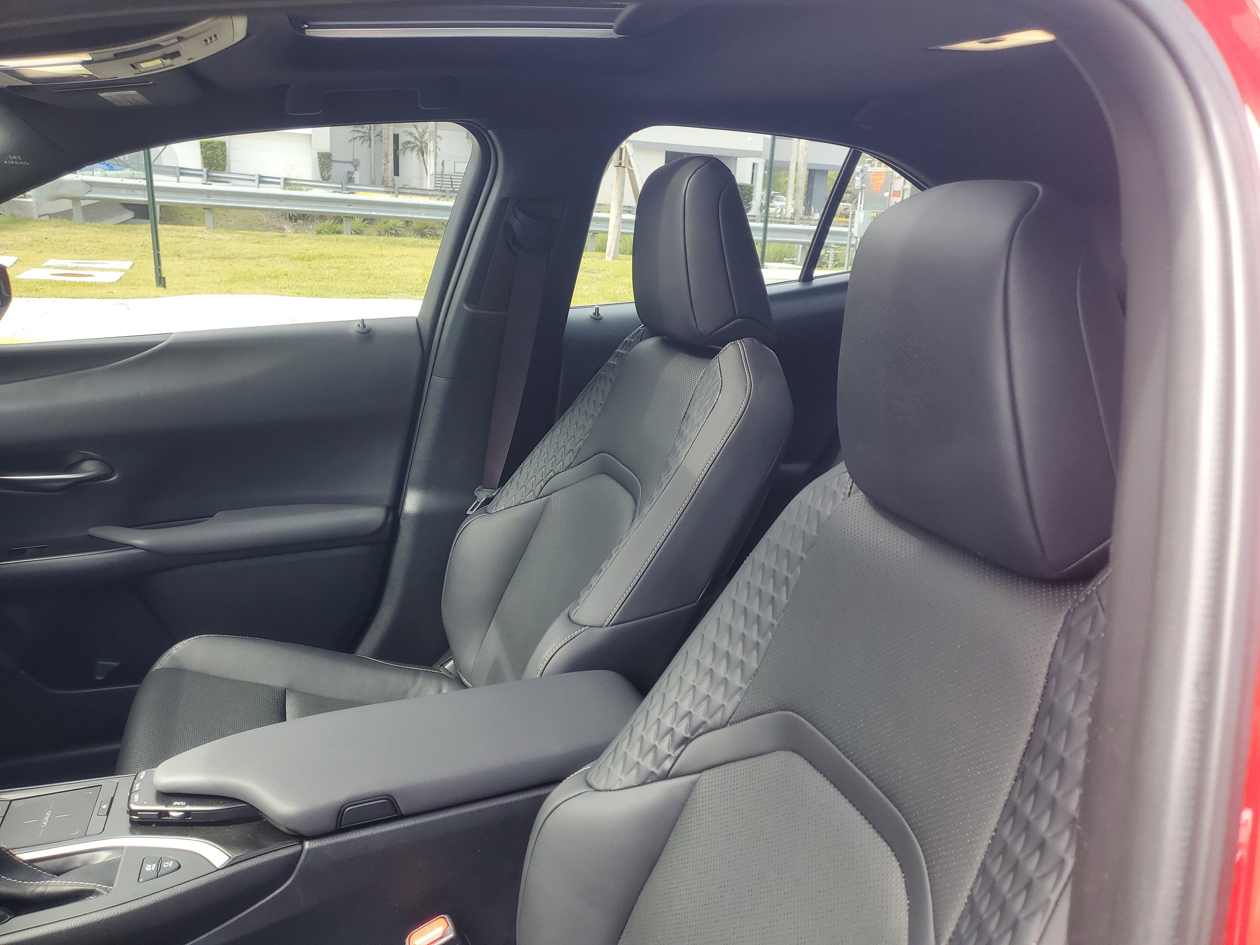 Used 2019 Lexus UX 250h image 17