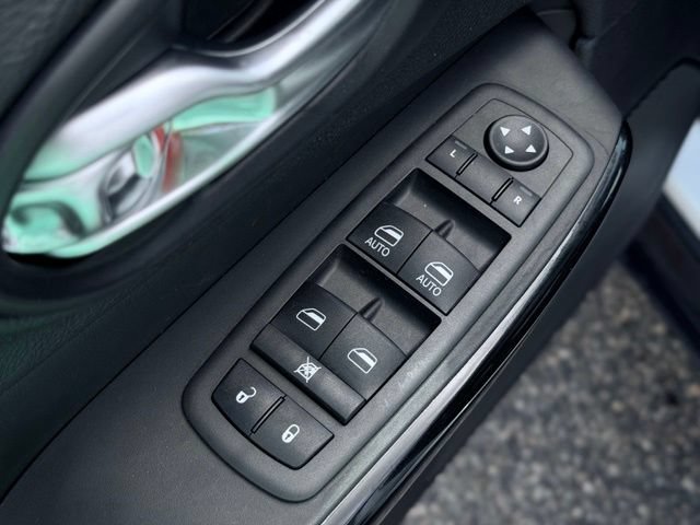 Certified 2023 Jeep Cherokee Altitude Lux w/ Lux Elite Package AWD/4WD image 17