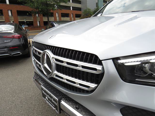 Used 2025 Mercedes-Benz GLE 350 4MATIC w/ Winter Package image 25