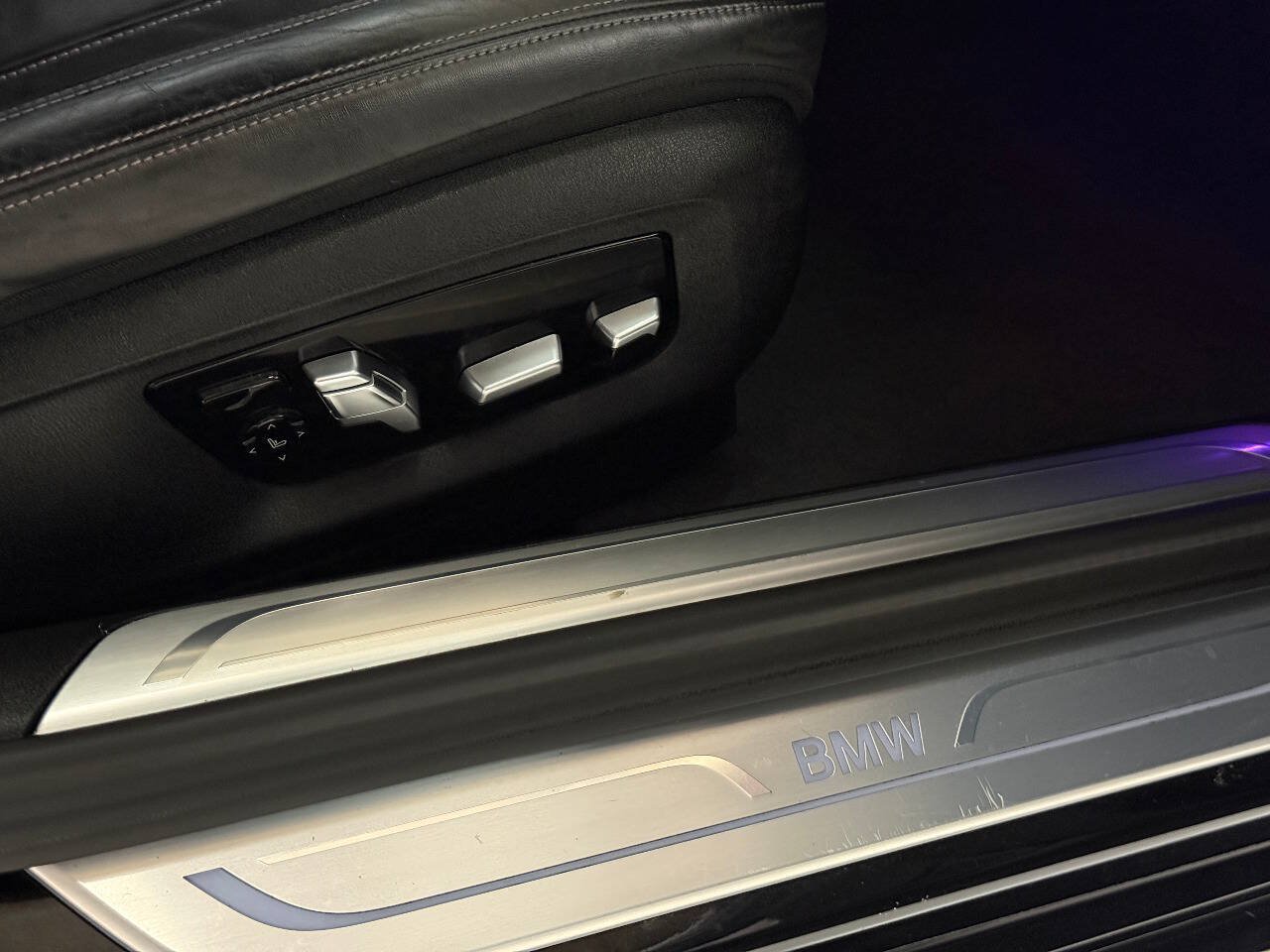 Used 2021 BMW 740i w/ Premium Package RWD image 30