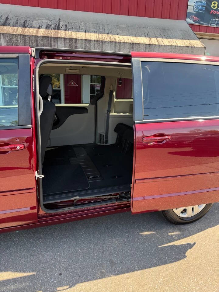 Used 2017 Dodge Grand Caravan SE w/ Power Window Group FWD image 13