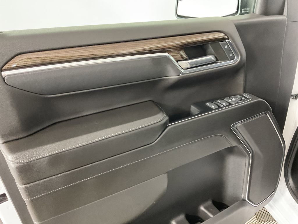 Used 2023 Chevrolet Silverado 1500 LT AWD/4WD image 16