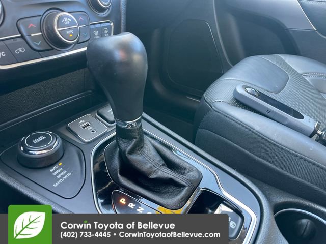 Used 2019 Jeep Cherokee Limited AWD/4WD image 14