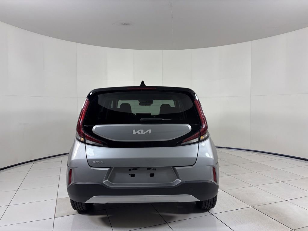 Used 2023 Kia Soul LX image 4