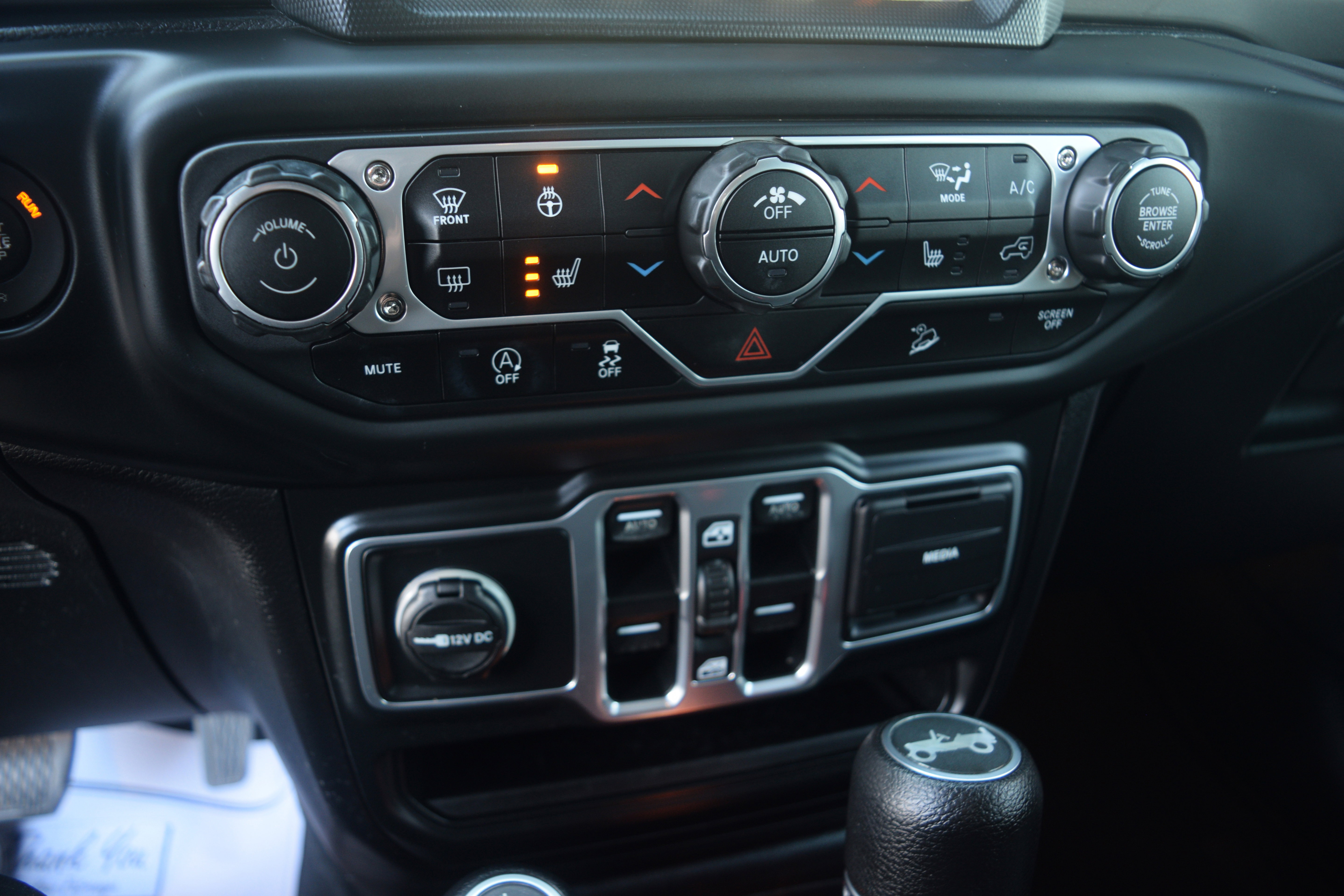 Used 2018 Jeep Wrangler Unlimited Sahara image 11