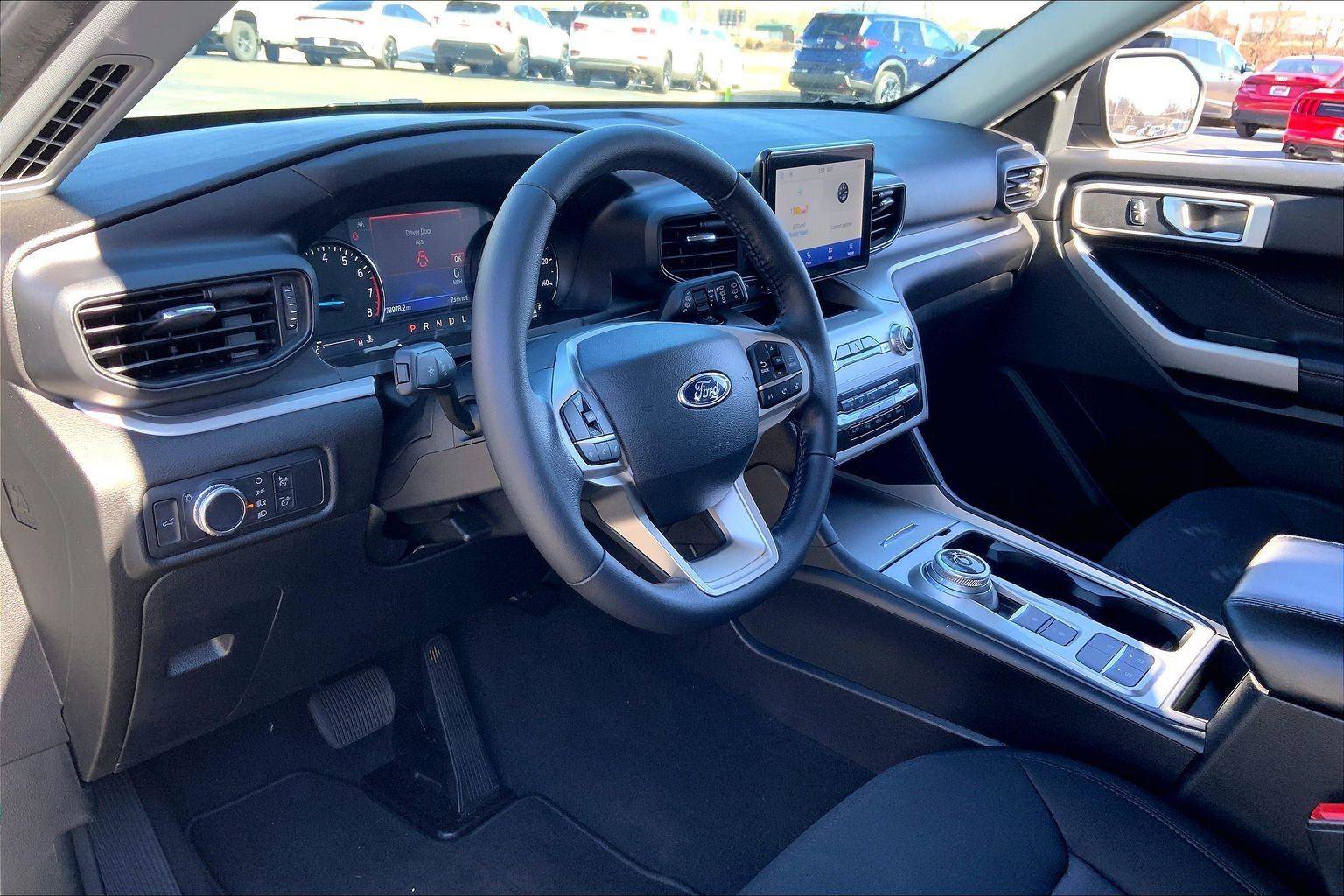Used 2022 Ford Explorer XLT image 11