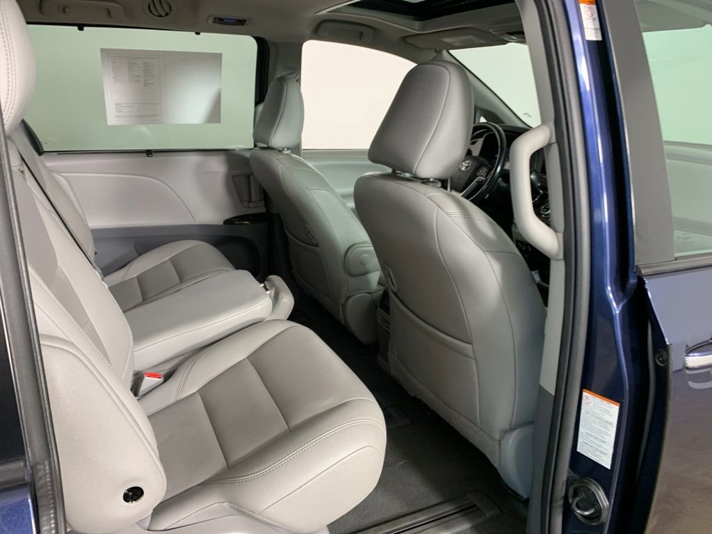 Used 2020 Toyota Sienna XLE FWD image 39