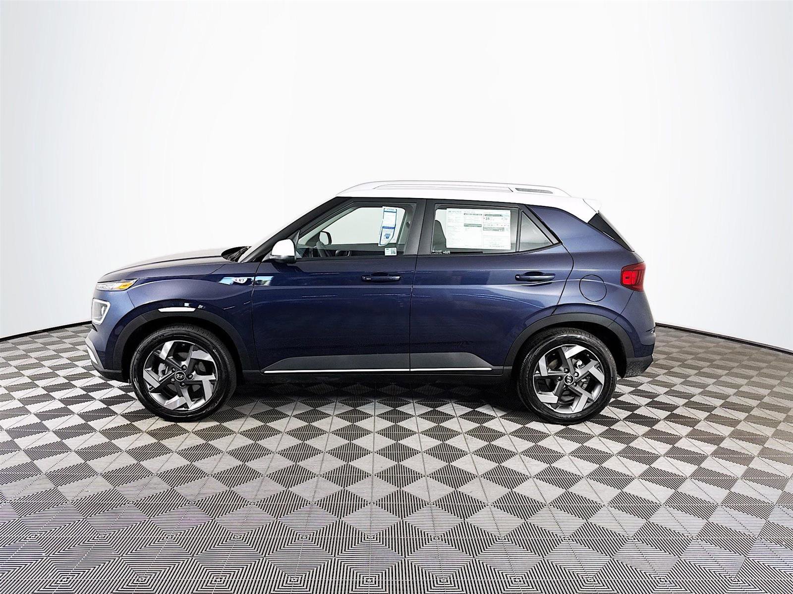 New 2025 Hyundai Venue Limited image 4