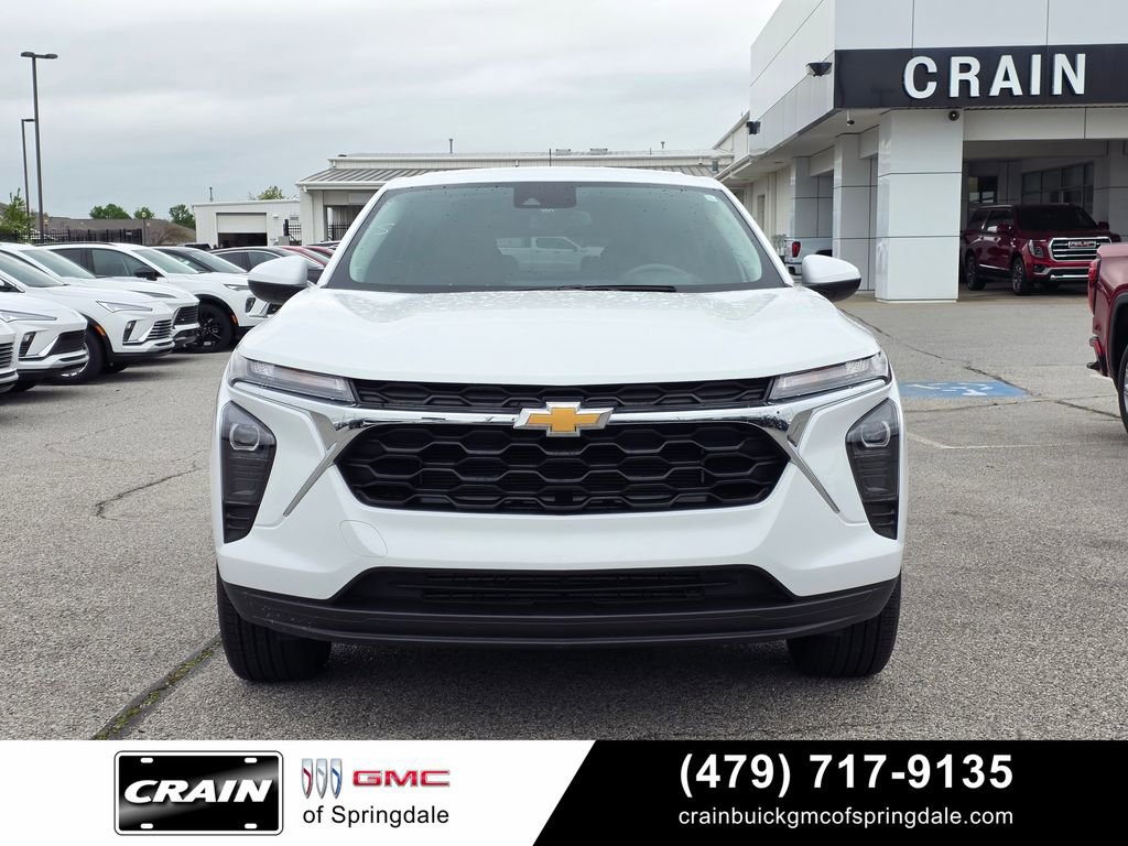 Used 2025 Chevrolet Trax LS w/ LS Convenience Package FWD image 2