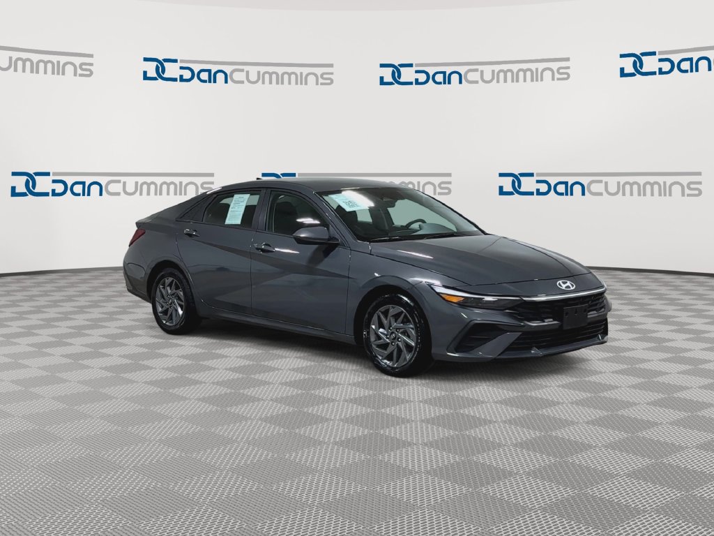 Used 2024 Hyundai Elantra SEL FWD image 3