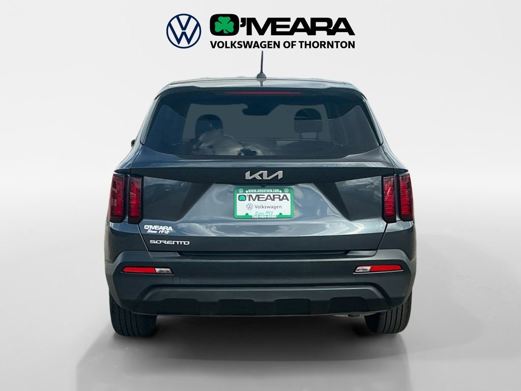 Used 2023 Kia Sorento LX image 4