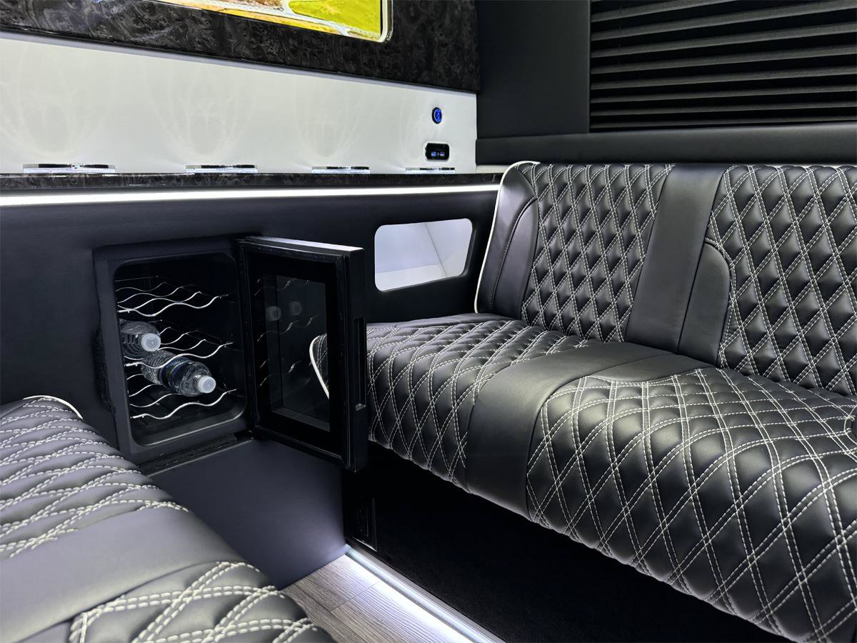 Used 2024 Mercedes-Benz Sprinter 3500 image 11