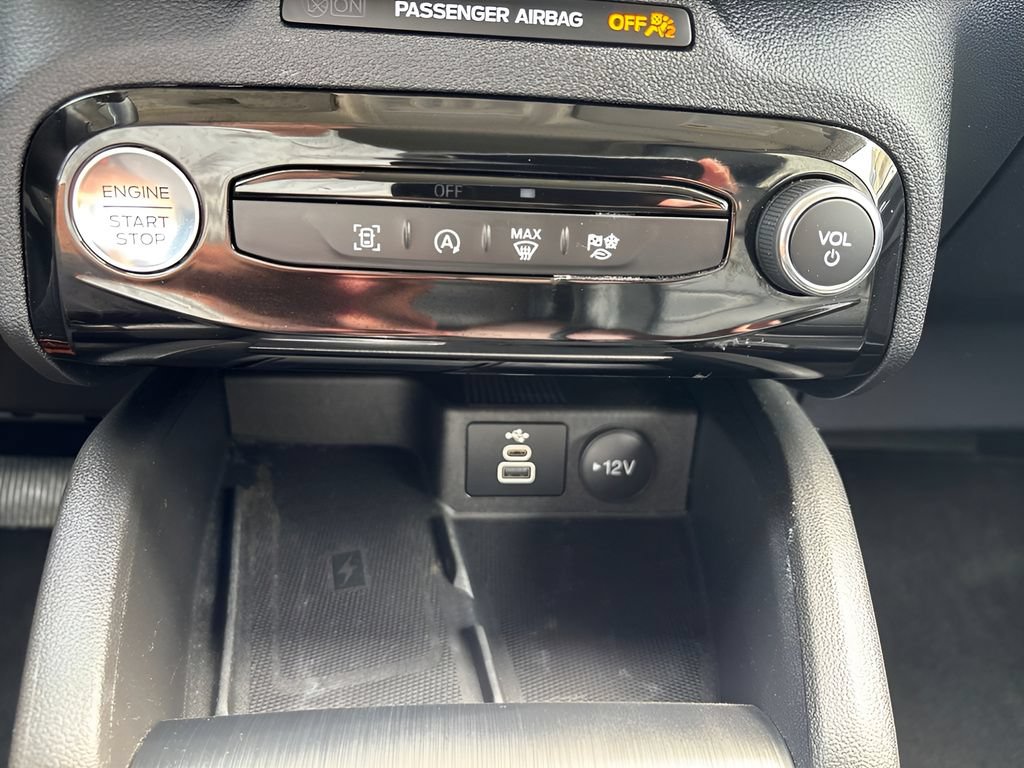 Used 2025 Ford Escape Platinum AWD/4WD image 22