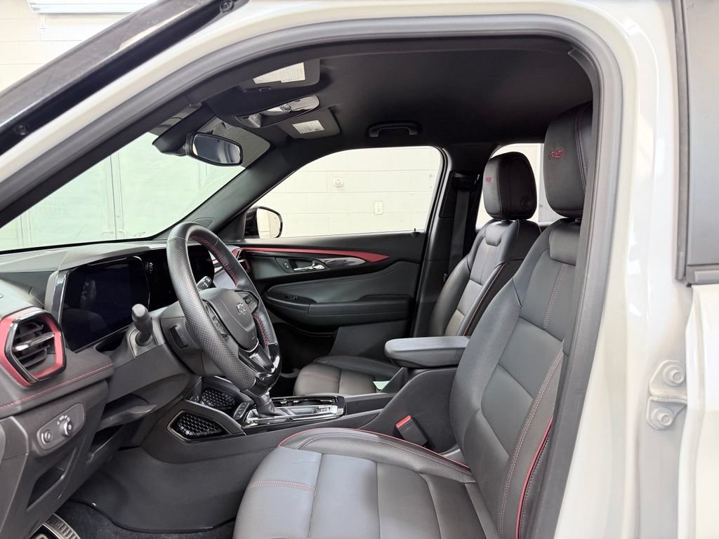 Used 2025 Chevrolet TrailBlazer RS w/ Convenience Package AWD/4WD image 14