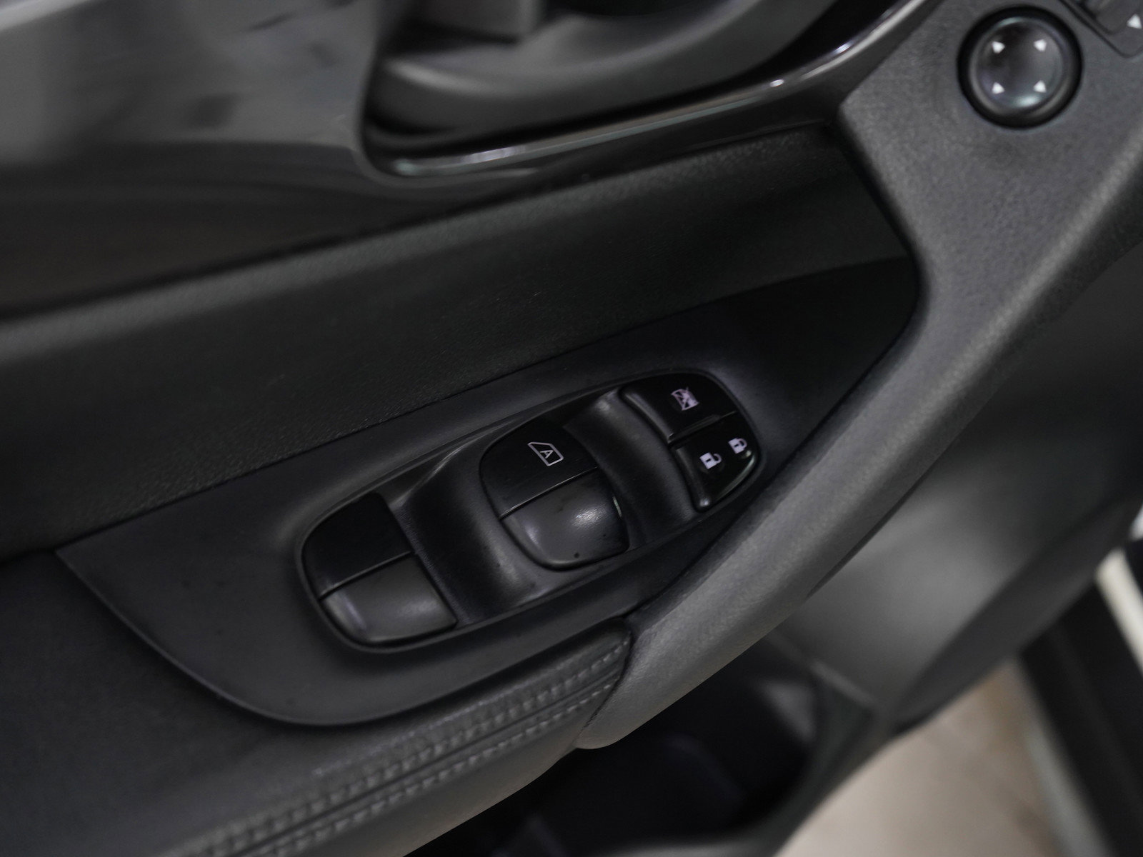 Used 2019 Nissan Rogue S AWD/4WD image 17