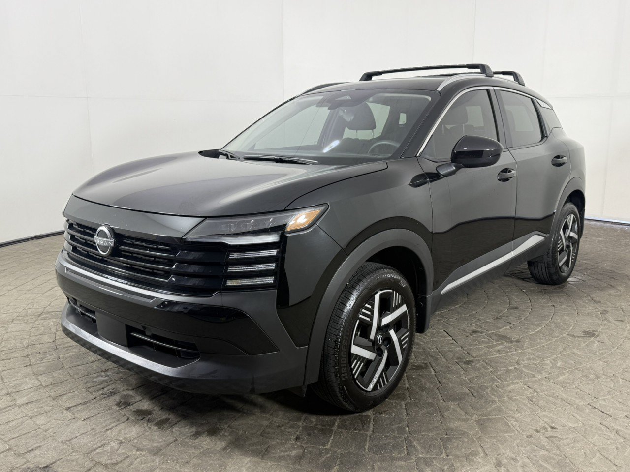Used 2026 Nissan Kicks SV w/ Cold Weather Package FWD image 3