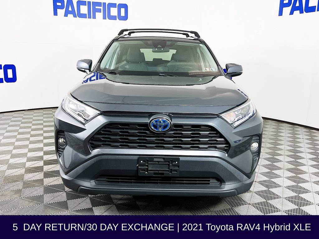 Used 2021 Toyota RAV4 XLE AWD/4WD image 3