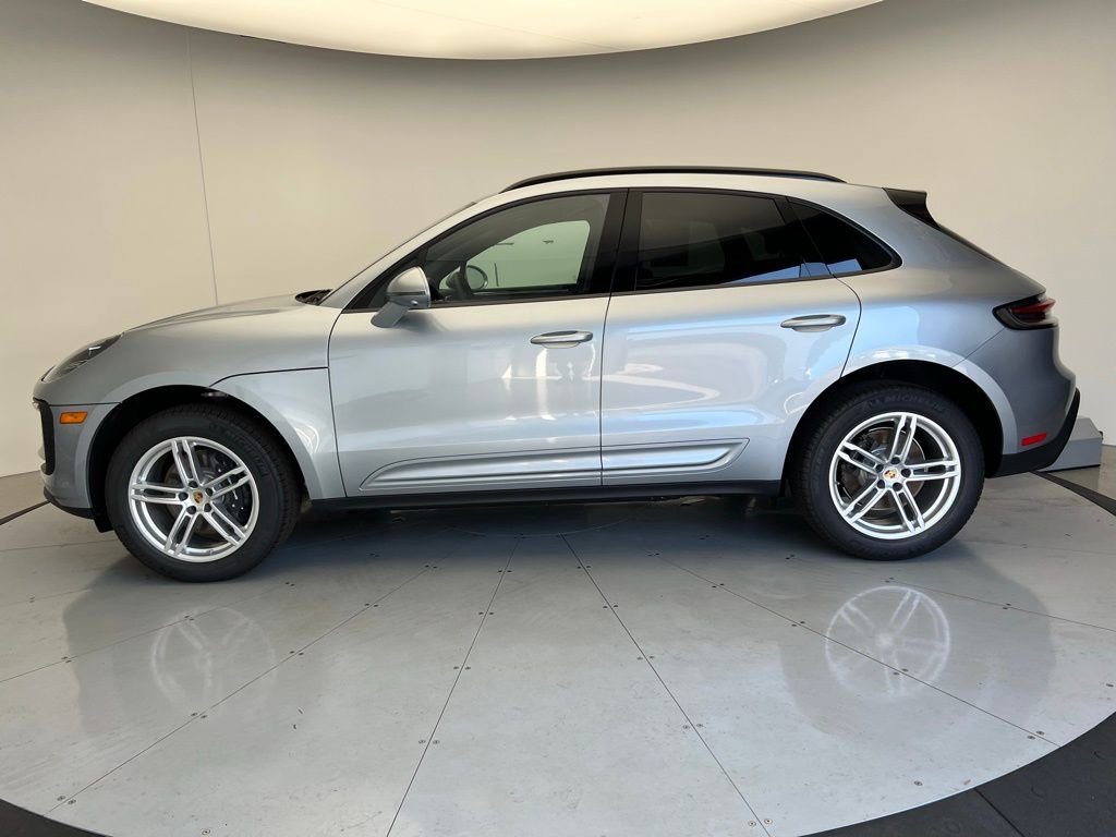 Used 2025 Porsche Macan image 2