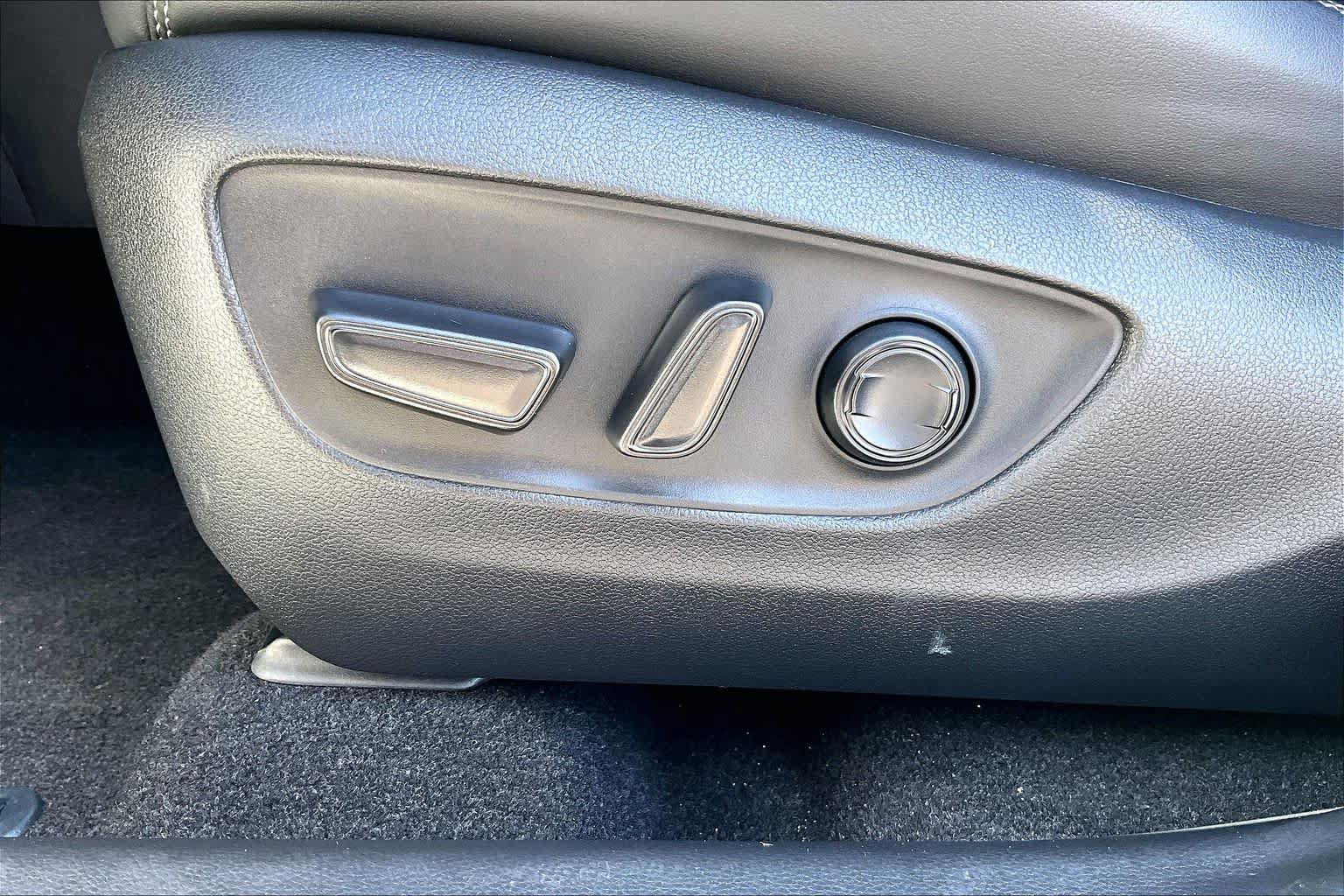 Used 2025 Toyota RAV4 XLE Premium FWD image 34