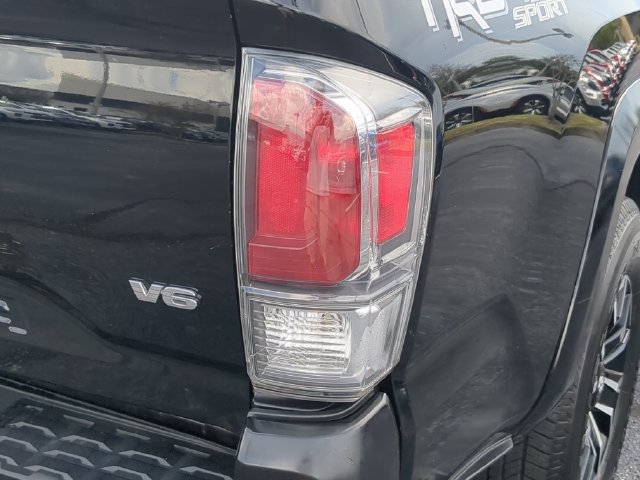 Used 2022 Toyota Tacoma TRD Sport w/ TRD Premium Sport Package AWD/4WD image 11