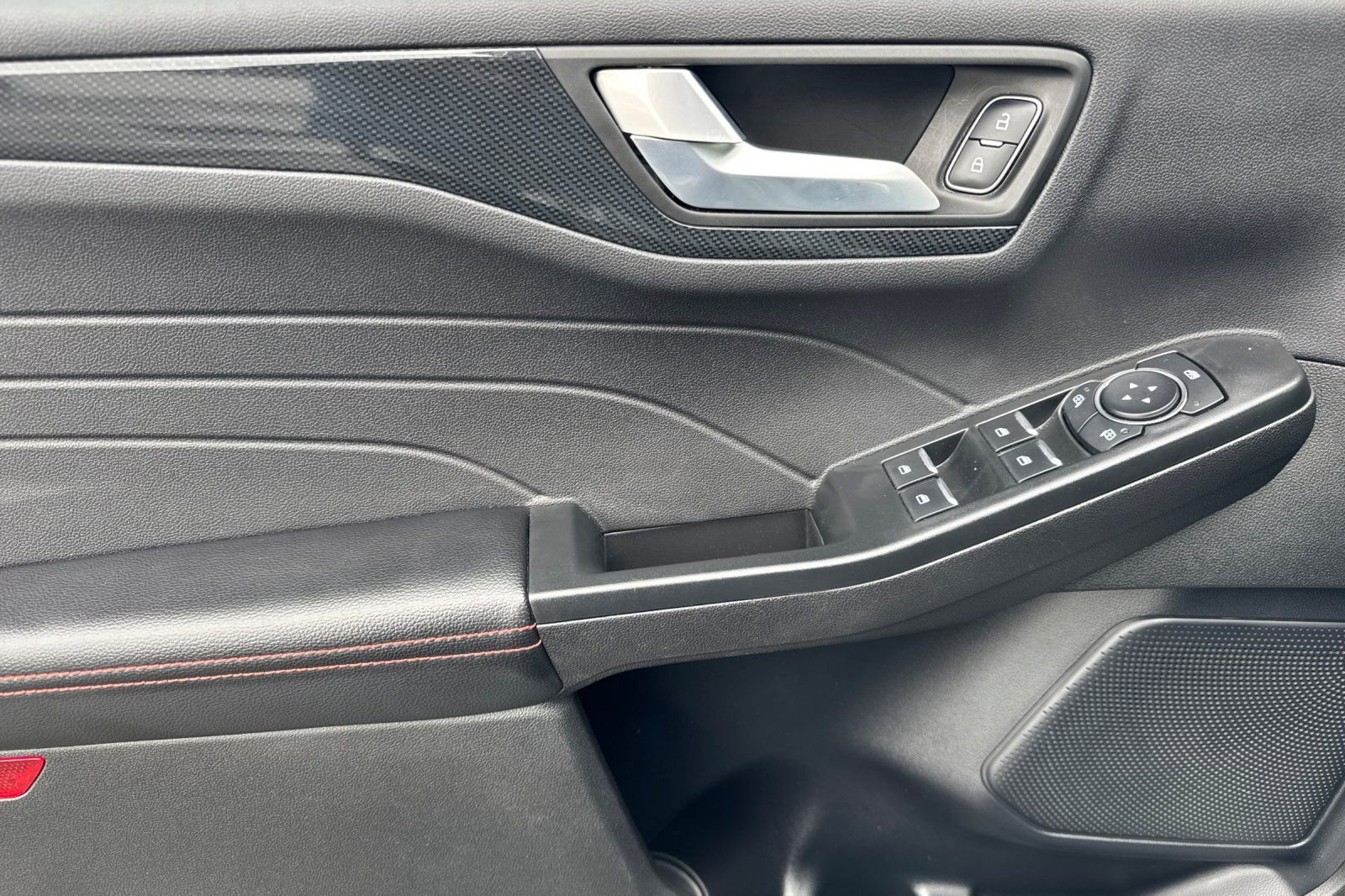 Used 2025 Ford Escape ST-Line w/ Tech Pack #1 AWD/4WD image 14