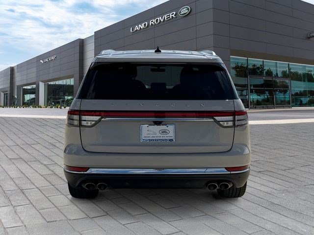 Used 2022 Lincoln Aviator Reserve w/ Equipment Group 201A RWD image 4