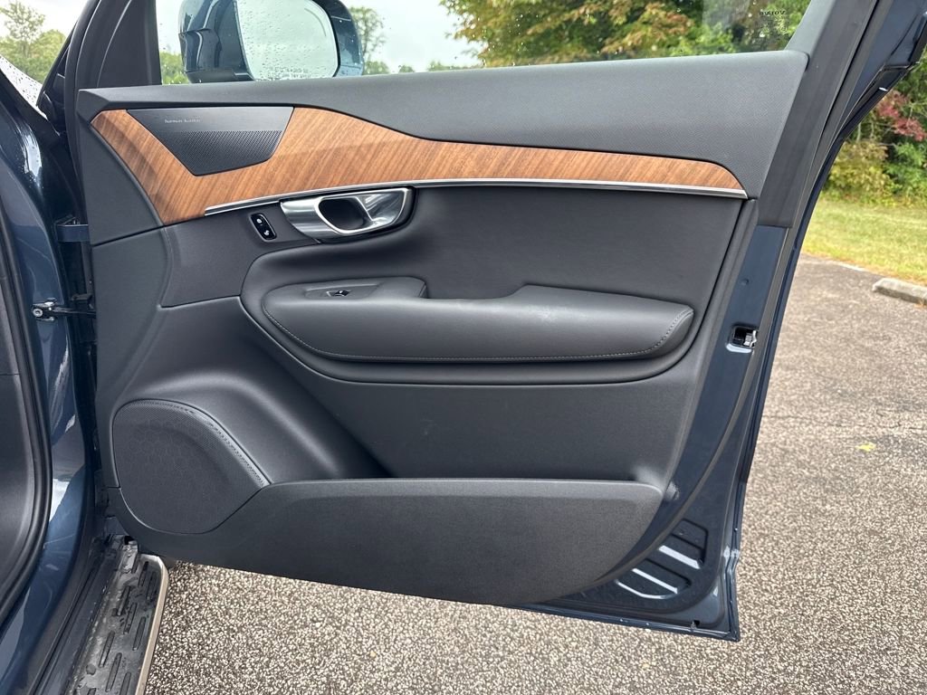 Used 2025 Volvo XC90 B6 Plus w/ Protection Package image 16
