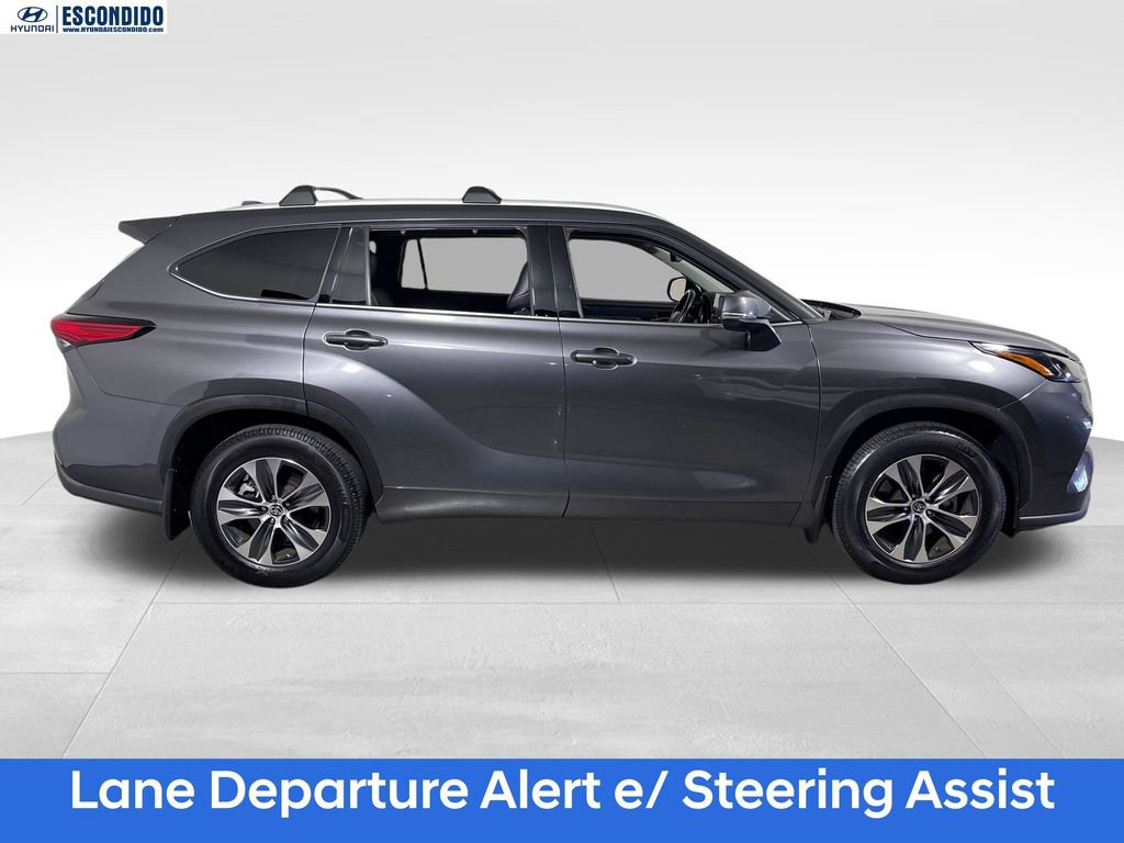 Used 2022 Toyota Highlander XLE FWD image 6