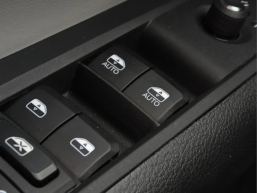 Used 2026 Jeep Compass Limited AWD/4WD image 16