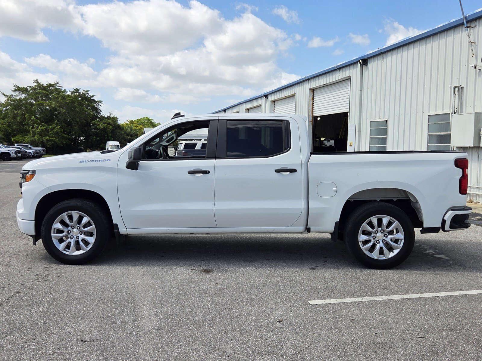 Used 2022 Chevrolet Silverado 1500 Custom RWD image 2