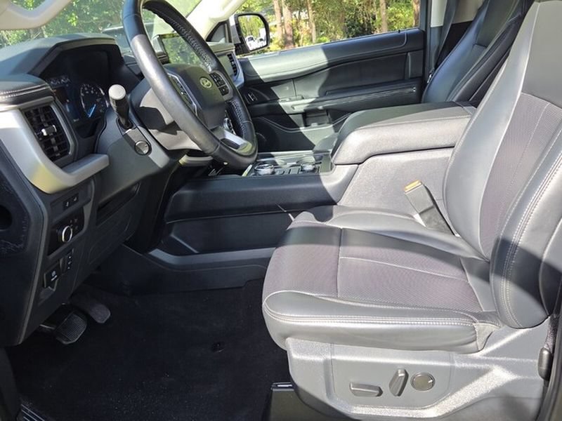 Used 2024 Ford Expedition XLT AWD/4WD image 6