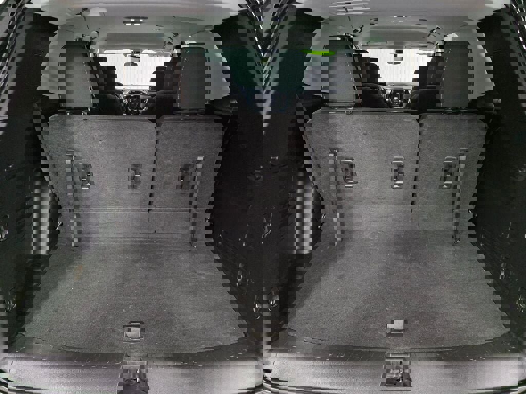 Used 2021 Chevrolet Traverse LT w/ LPO, Cargo Package image 12