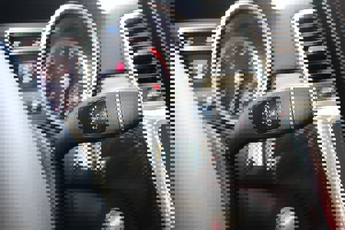 Used 2015 Mercedes-Benz GL 550 4MATIC image 32