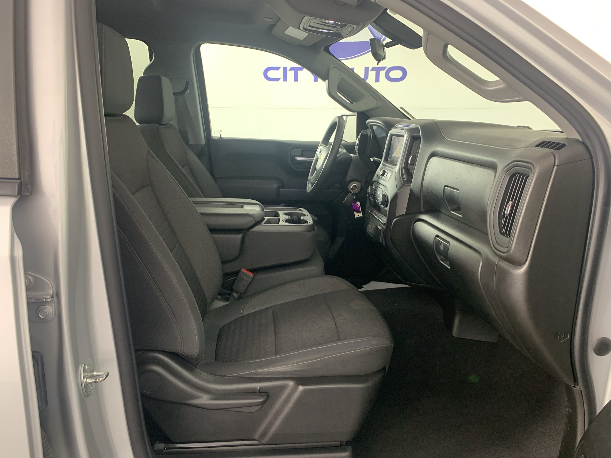 Used 2022 Chevrolet Silverado 1500 Custom AWD/4WD image 34