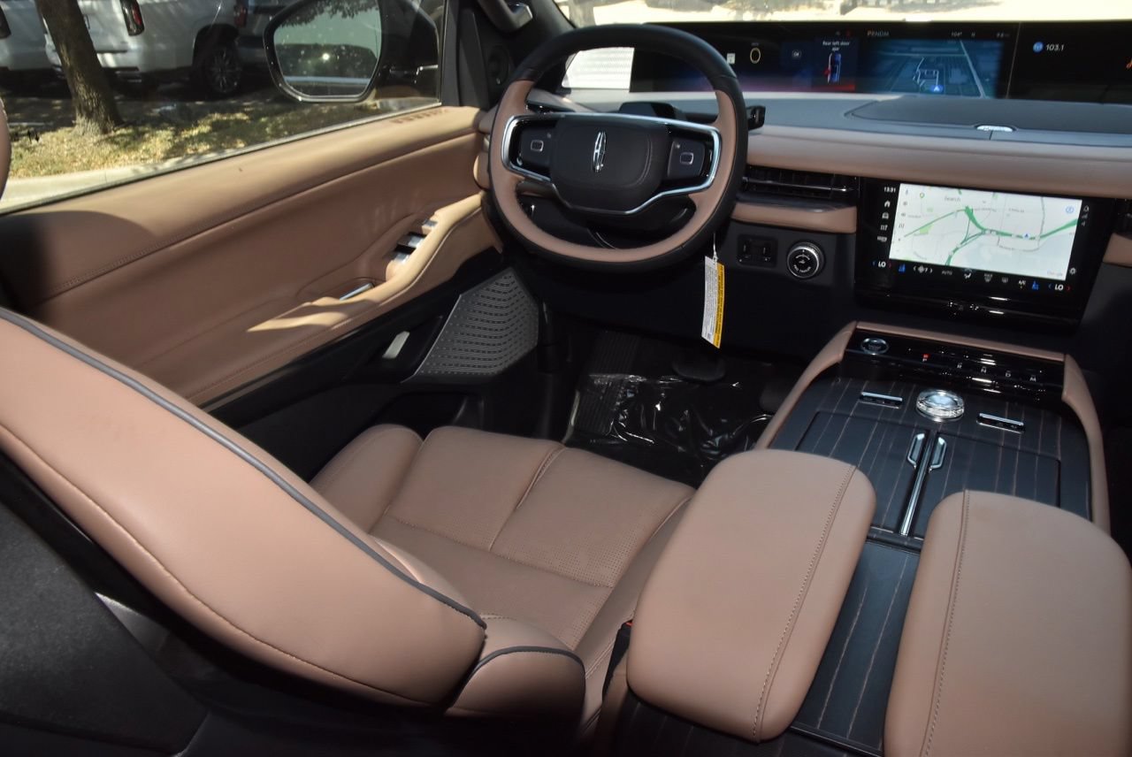 New 2027 Lincoln Navigator Black Label AWD/4WD image 16