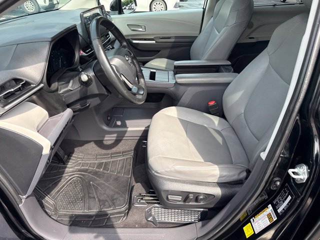 Used 2023 Toyota Sienna XLE FWD image 12