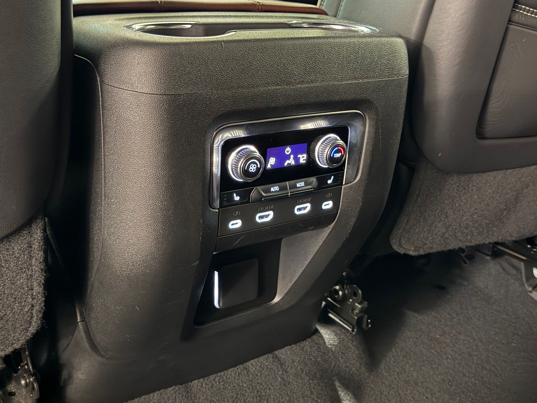 Used 2023 GMC Yukon XL Denali Ultimate AWD/4WD image 43