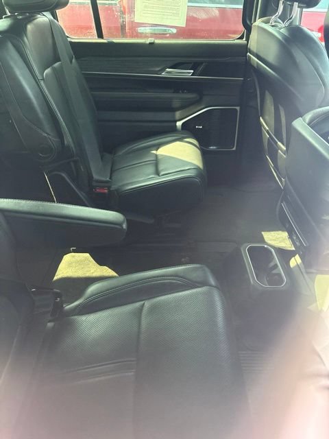 Used 2023 Jeep Wagoneer L Series III w/ Premium Group I AWD/4WD image 10