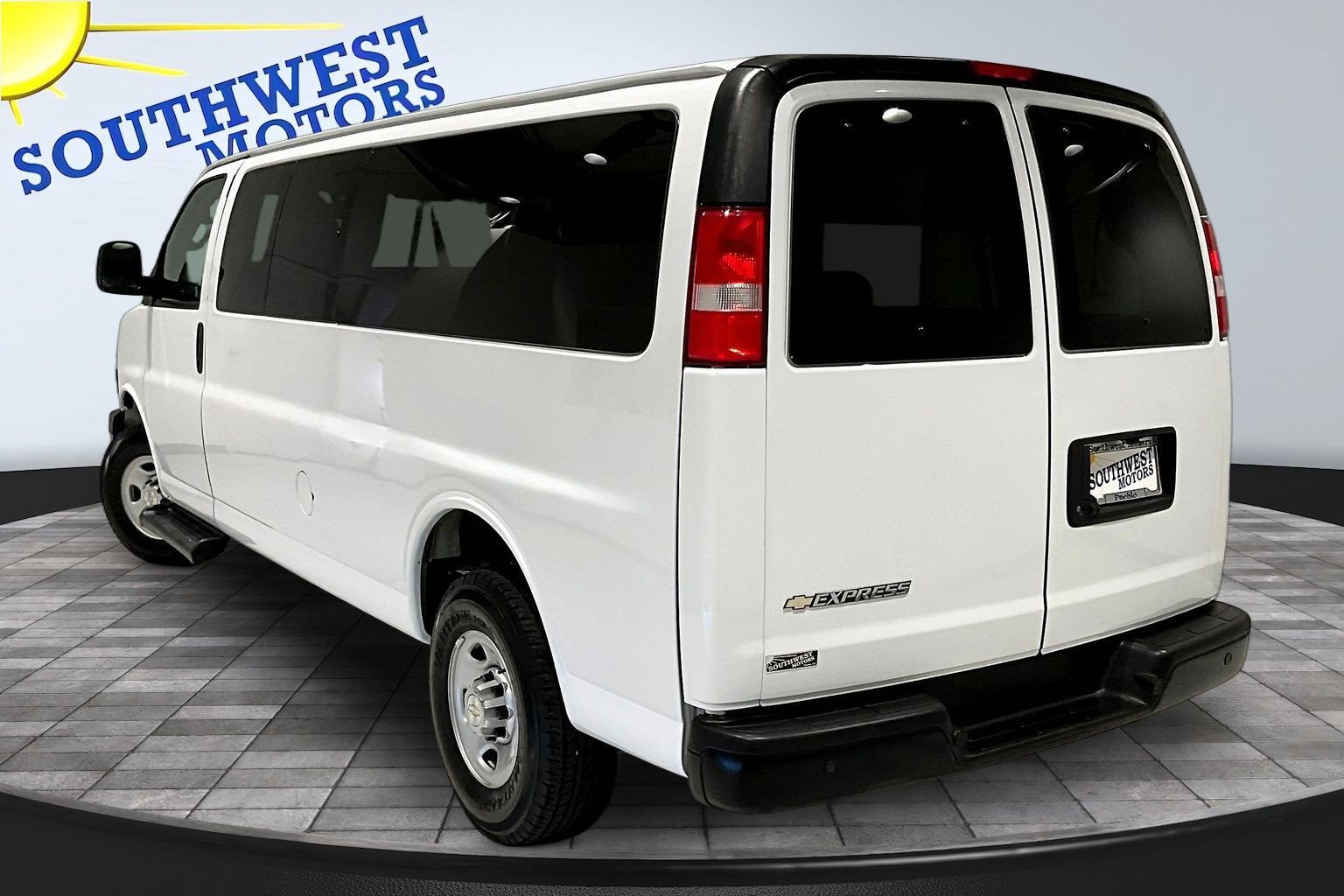 Used 2023 Chevrolet Express 3500 LS RWD image 5