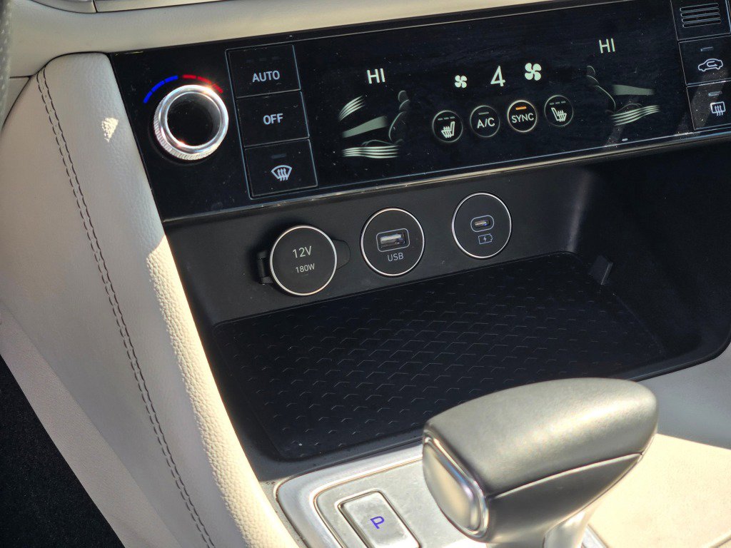 Used 2025 Genesis G70 2.5T image 27