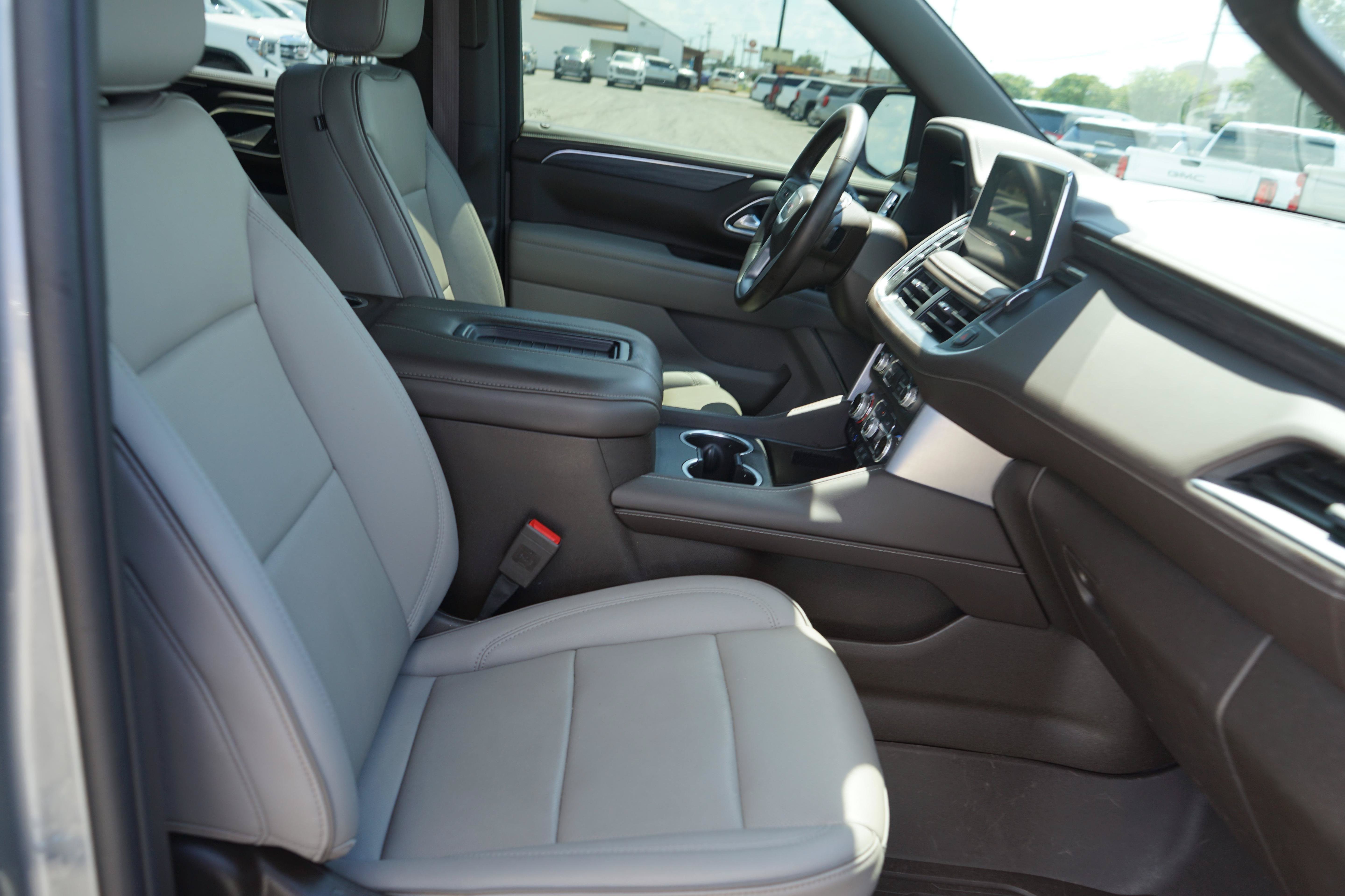 Used 2024 GMC Yukon SLT w/ SLT Luxury Package AWD/4WD image 25