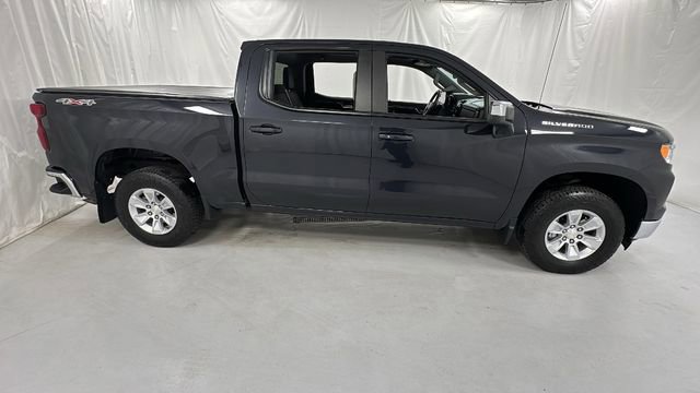 Used 2022 Chevrolet Silverado 1500 LT AWD/4WD image 2