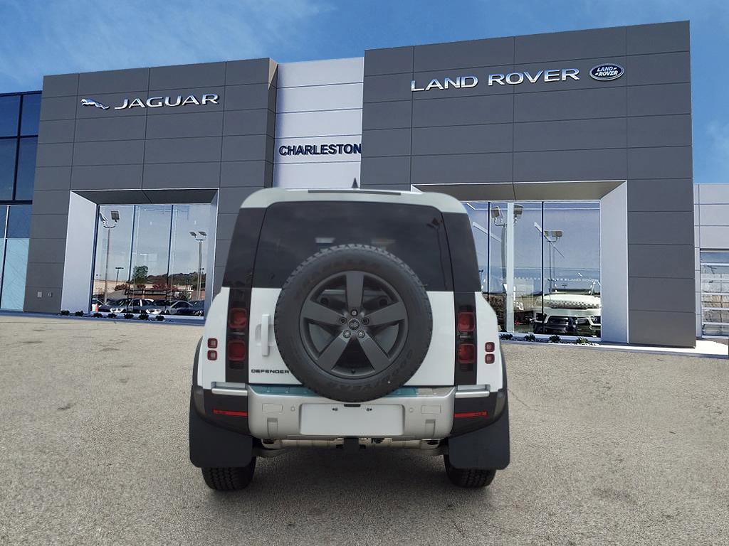 Used 2025 Land Rover Defender 110 S image 4